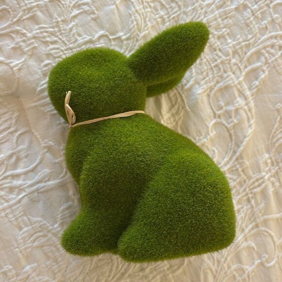 NEW Set of‎ 2 Green flocked topiary Easter bunnies. - Picture 5 of 6